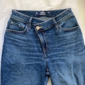 Trendy Hollister Jeans. Size 0R